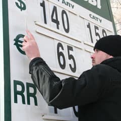 Тенге рухнул, доллар вырос
