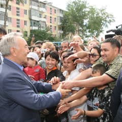 Шире улыбки для президента!
