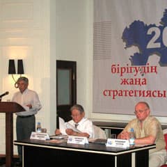 Трое одного ждут...
