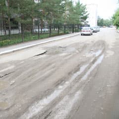 Справа газовики, слева - водники