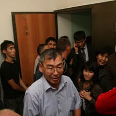 Длинная очередь на поле чудес