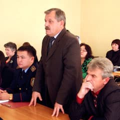 Акима наказали за помощь
