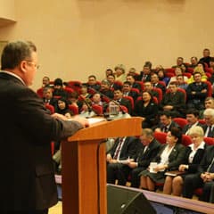 Глянец в интерьере мирового кризиса