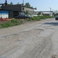Три улицы изрыты ямами