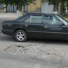 Яму не замечают несколько лет