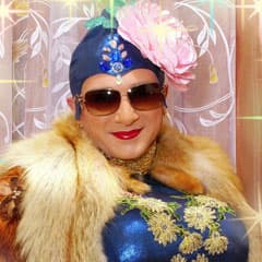А куда ж без Сердючки?