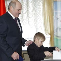 Саня остался с нами