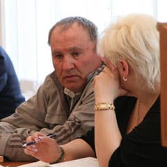 Один - за деньгами, другой - за «возмездием»