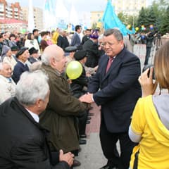 Ветеранам показали парад