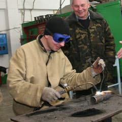 Денег много. Дать бы им ума