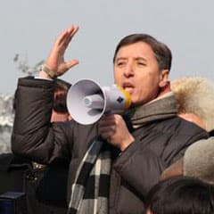 И трое суток за неуважение