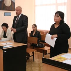 Стороны стоят насмерть