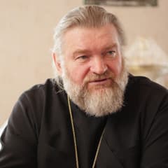 «Мало носить одежду священника - нужно им быть»