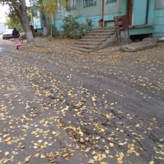 Двор изуродовали водники