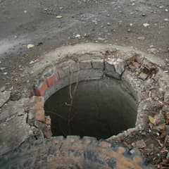 Два колодца у заправки