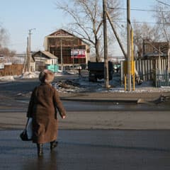 В Костанае автомобиль под управлением полицейского сбил насмерть женщину