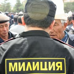 В трех городах Киргизии - Бишкеке, Таласе и Нарыне - было введено чрезвычайное положение