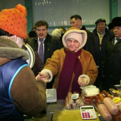 У каждого прилавка не поставишь акима