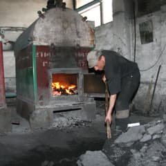 Дымят кочегарки, а сроки горят