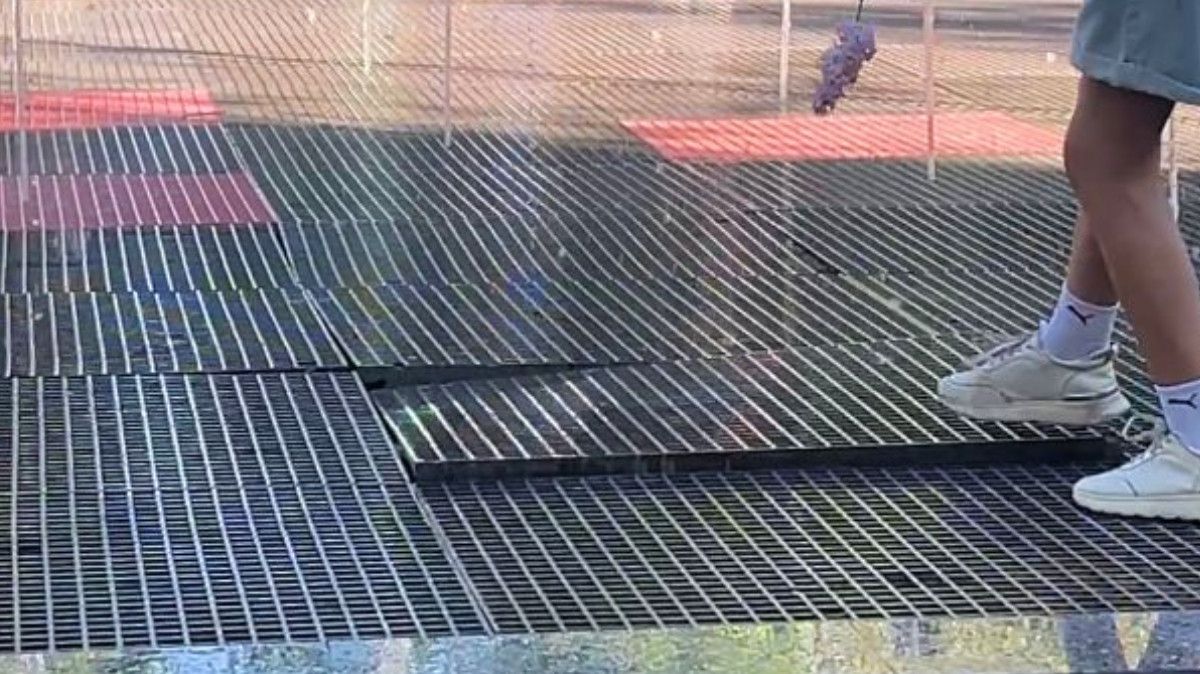 Покрытие пешеходного фонтана повредилось в Центральном парке Костаная