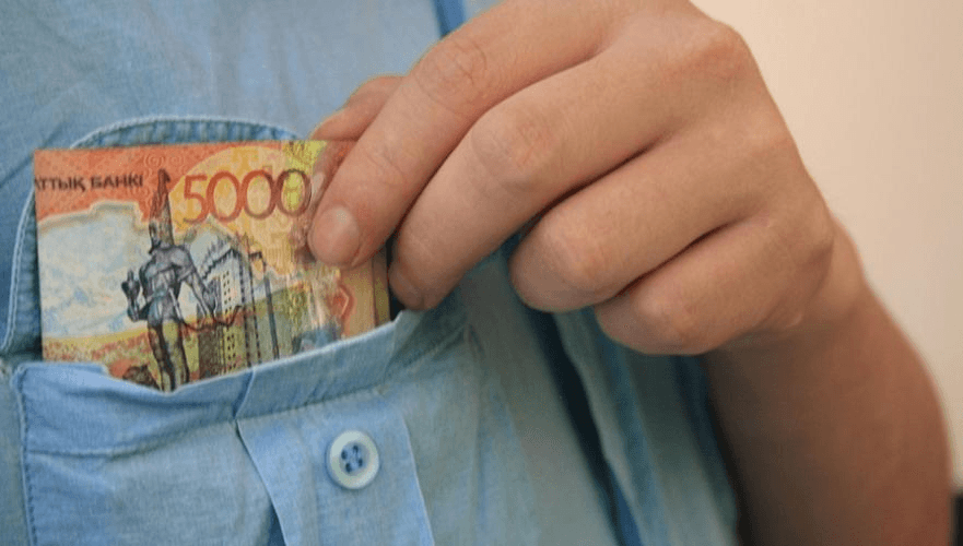 Реальные зарплаты казахстанцев снизились