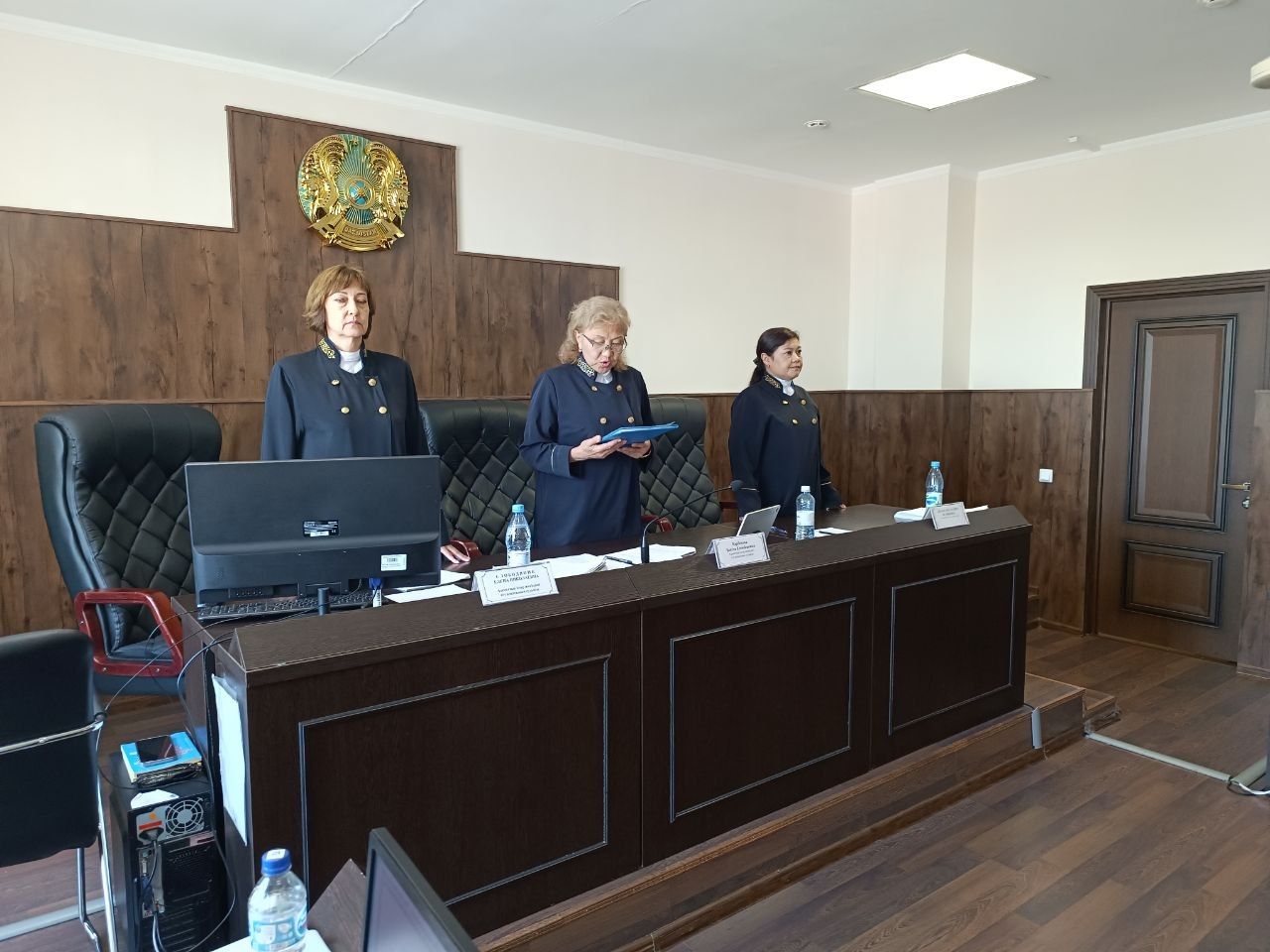 Передала 700 000 наличными - Почему попытка подключить частный дом к водопроводу привела жительницу Костаная в суд?
