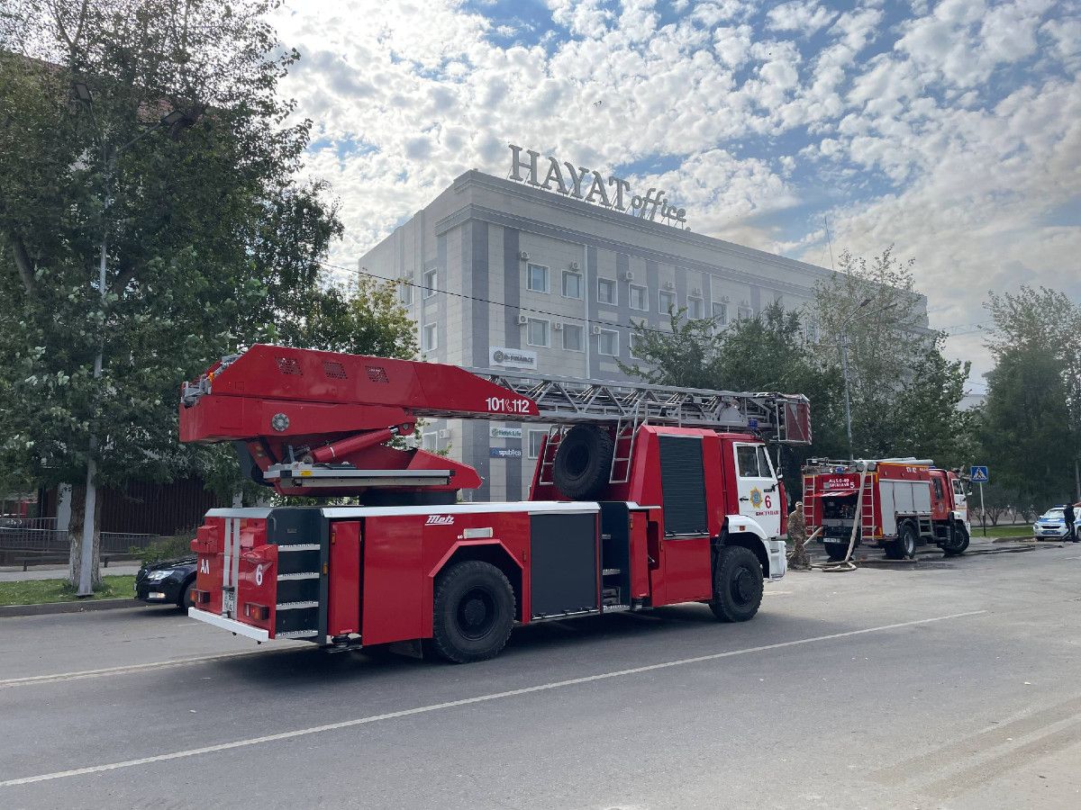Женщину спасли во время пожара возле «Большевички» в Костанае