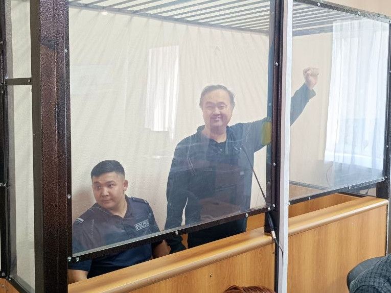 7 лет и 6 месяцев - такой приговор вынес блогеру Миршату Сарсенбаеву суд в Костанае. Как на него отреагировали родственники и адвокаты
